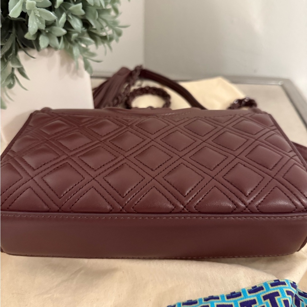 Tory Burch
Fleming Small Leather Convertible Shoulder Bag - Picture 4 of 5